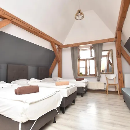 Dukes - Prywatne, Rynek